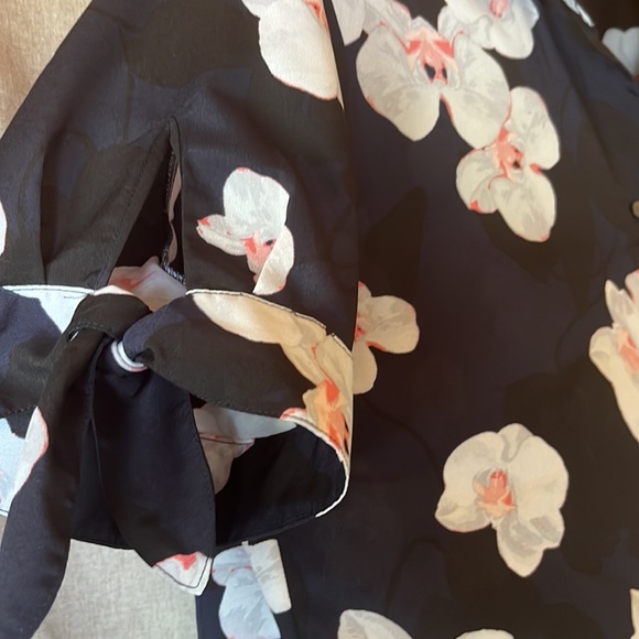 Banana republic flower blouse - Picture 3 of 4